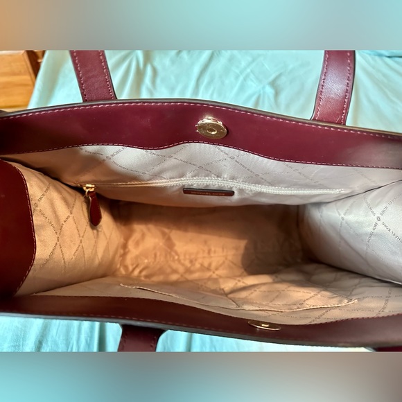 Michael Kors Kenly Tote- Large, Like New - Picture 5 of 7